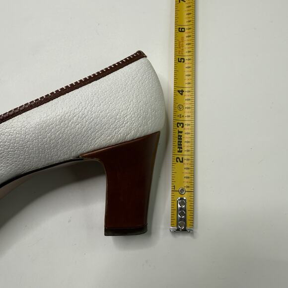 Vintage Red Cross Shoes White Brown Leather Wingtip Heels Sz 8.5 AAA RARE Pumps - Picture 11 of 12